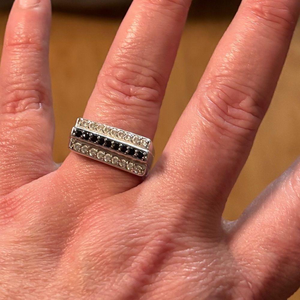 Vintage triple bar ring with white and black stones sz 6